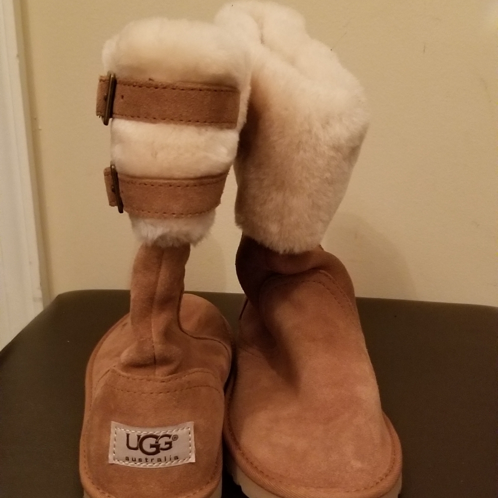 NWOT Ugg girls boots